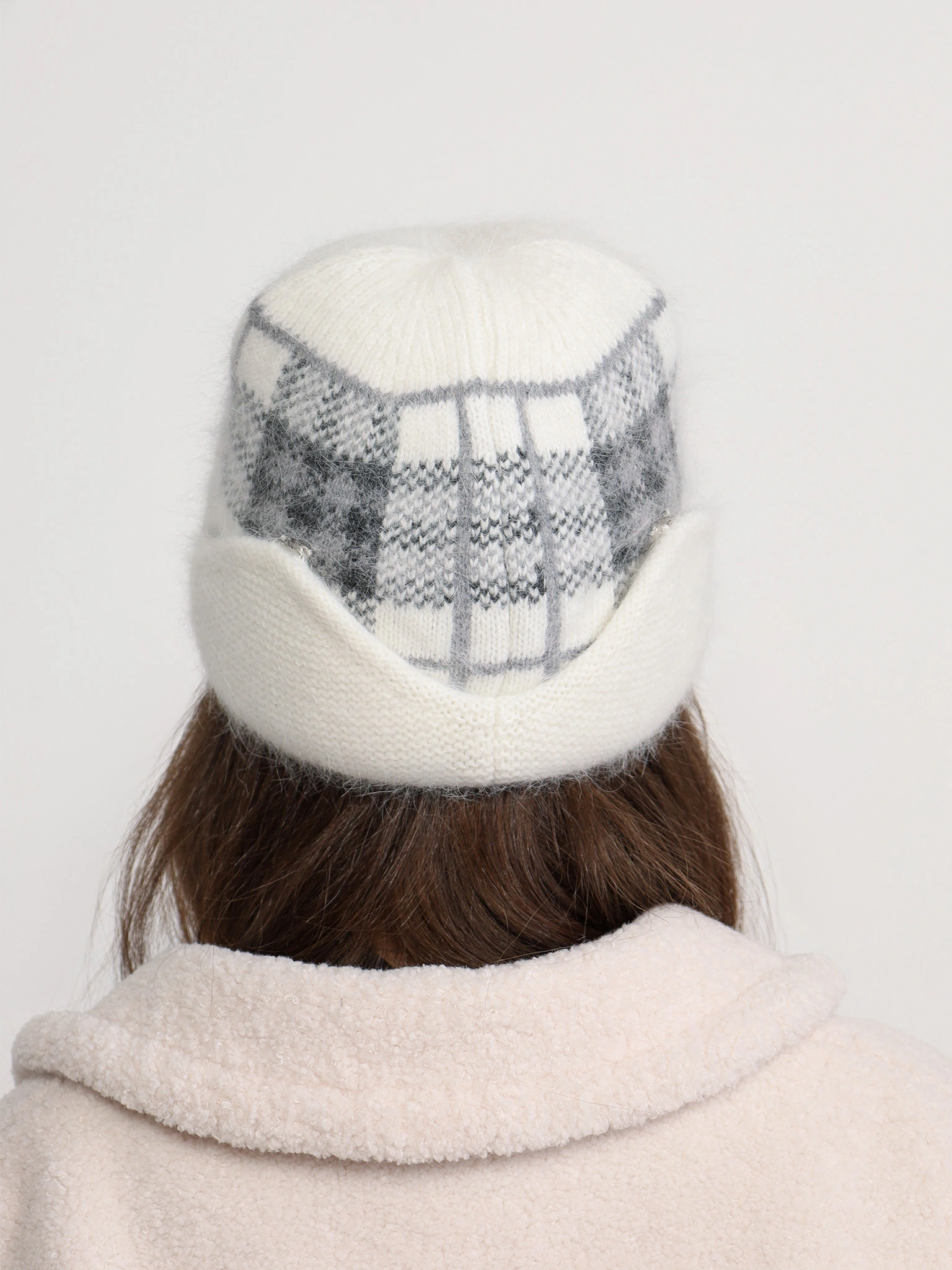 Шапка-ушанка из ангоры и нейлона с отворотом в ассортименте